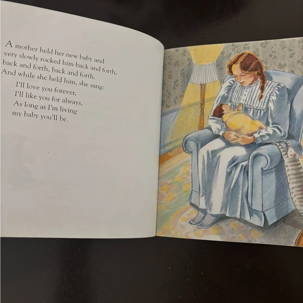 Love You Forever - paperback By Robert Munsch - VERY GOOD
